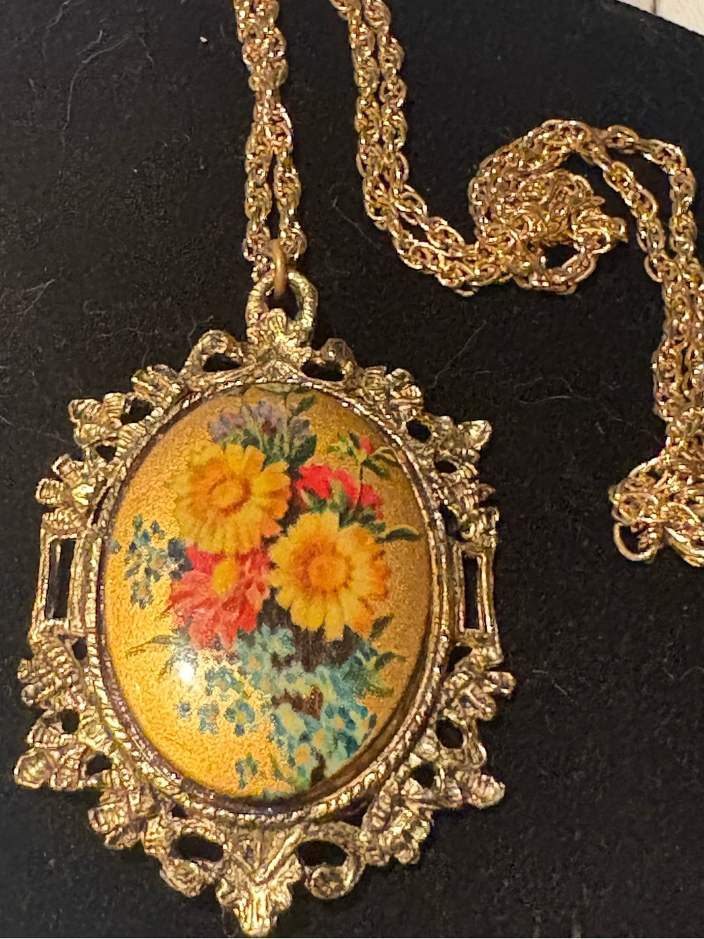 Vintage Gold Floral Cameo Mirror Pendant Necklace 24” Chain